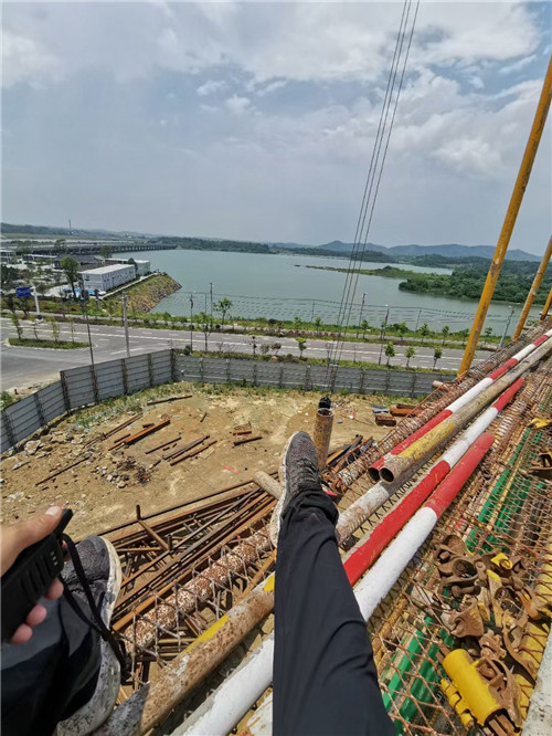 和平县作业中发生设备损坏或人员意外，责任怎么划分？